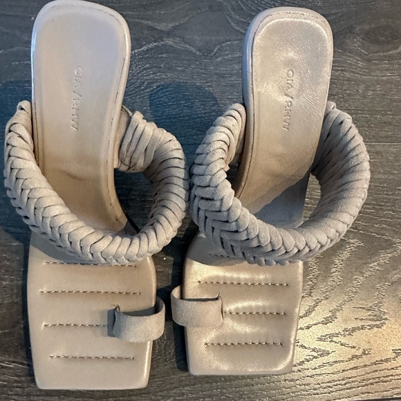 Gia Borghini X RHW toe ring heel - Picture 4 of 6